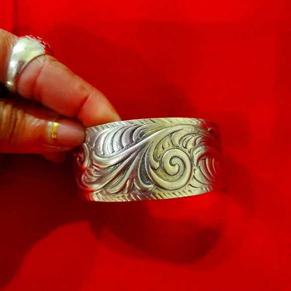 Sterling silver cuff bracelet - Picture 1 of 6